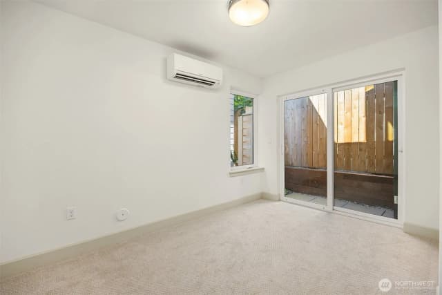 Property photo for 1255 Ne 100th Street, Seattle photo 3
