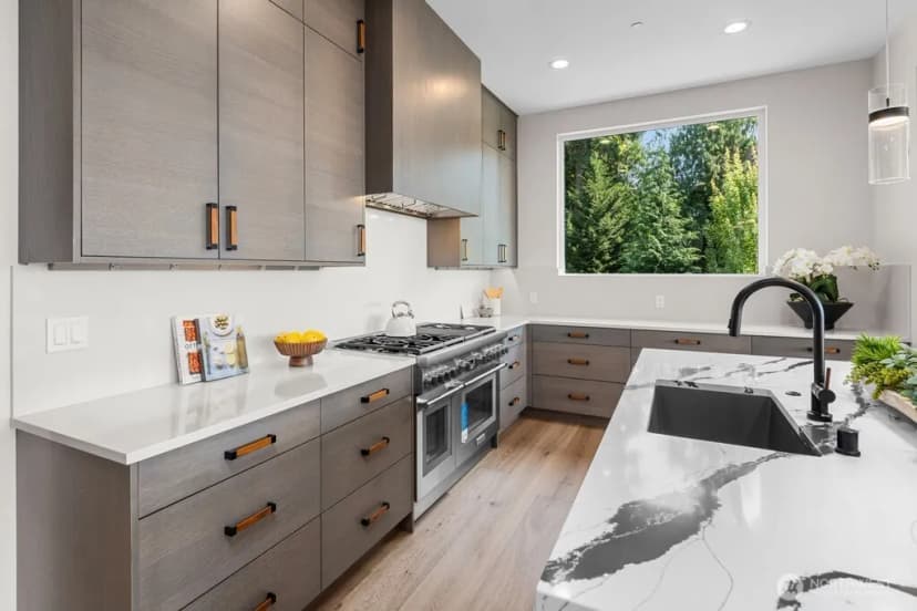 Property photo for 5630 Beach Drive Sw, Seattle photo 9