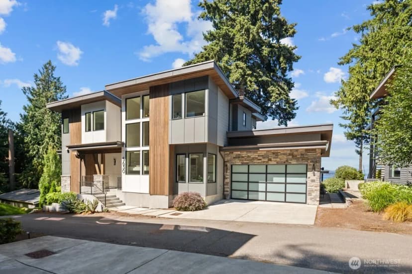Property photo for 5630 Beach Drive Sw, Seattle