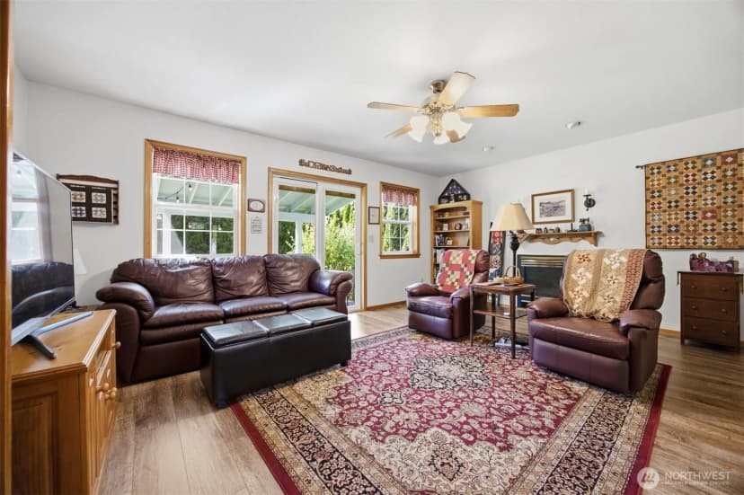 Property photo for 913 N Pine Court, Lynden photo 12