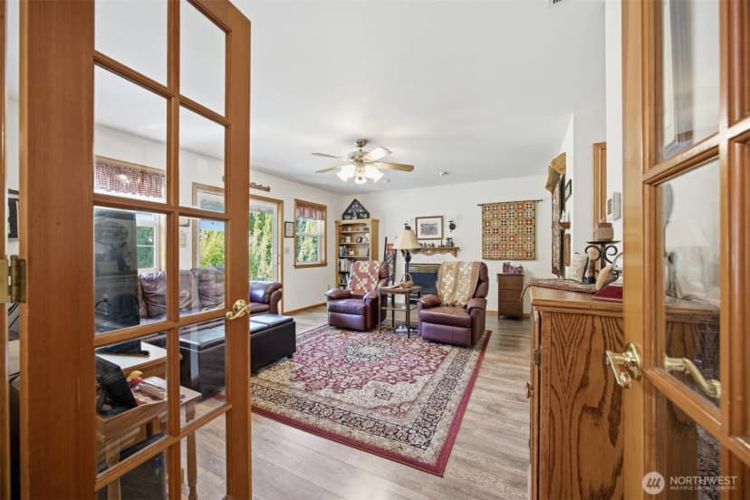 Property photo for 913 N Pine Court, Lynden photo 13