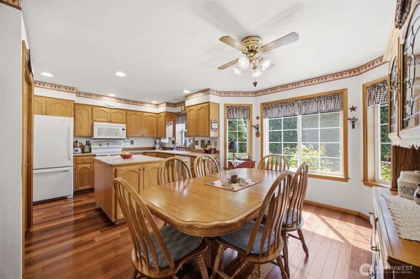 Property photo for 913 N Pine Court, Lynden photo 14