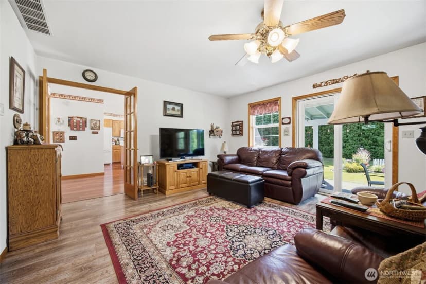 Property photo for 913 N Pine Court, Lynden photo 11