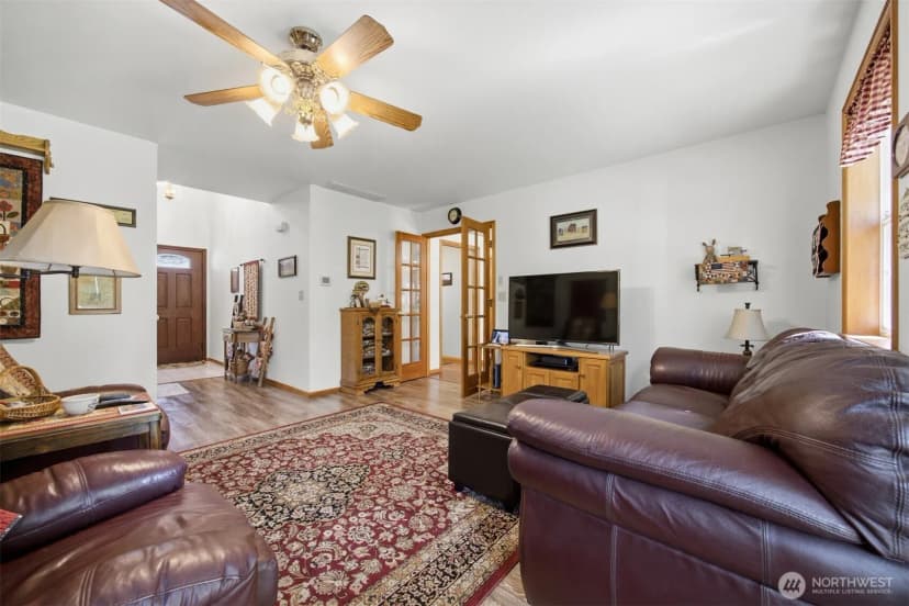 Property photo for 913 N Pine Court, Lynden photo 10