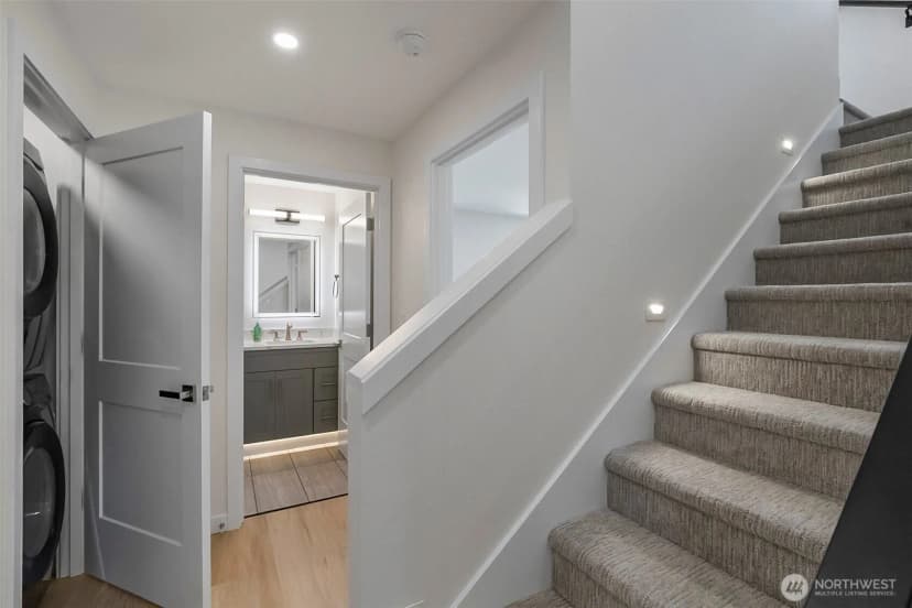 Property photo for 2623 Grand Ave #c, Everett photo 16