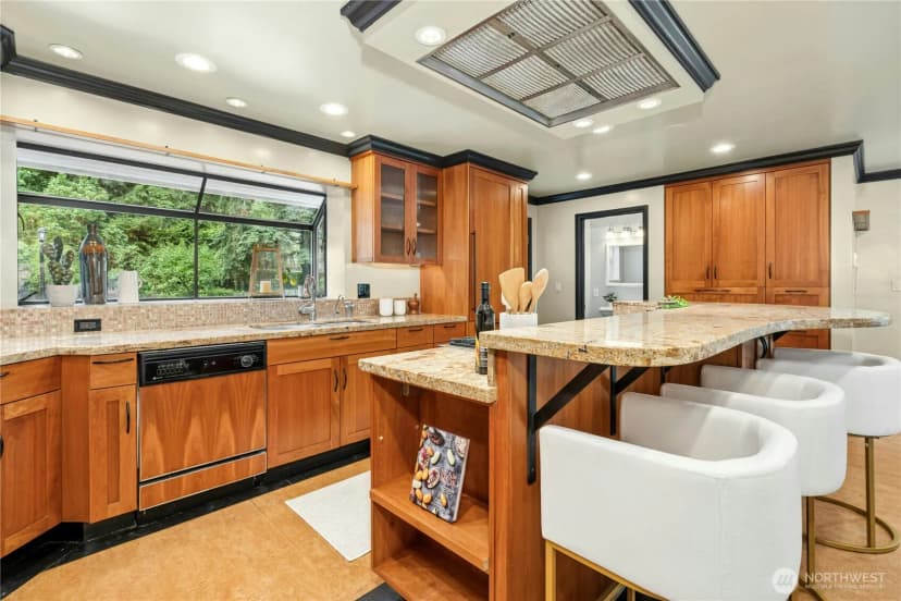 Property photo for 18411 40th Place Ne, Lake Forest Park photo 9