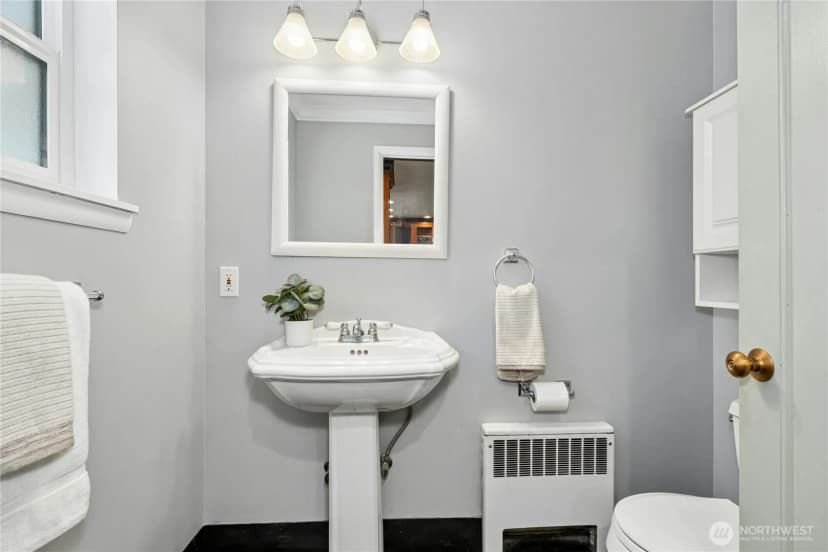 Property photo for 18411 40th Place Ne, Lake Forest Park photo 10