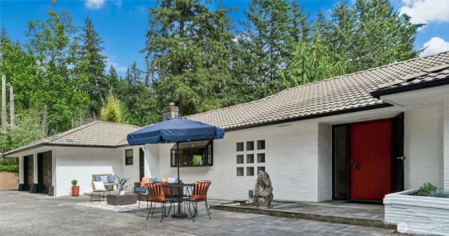 Property photo for 18411 40th Place Ne, Lake Forest Park photo 3