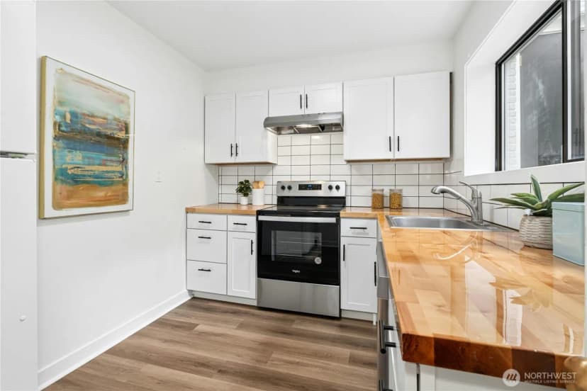 Property photo for 18411 40th Place Ne, Lake Forest Park photo 19