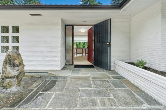 Property photo for 18411 40th Place Ne, Lake Forest Park