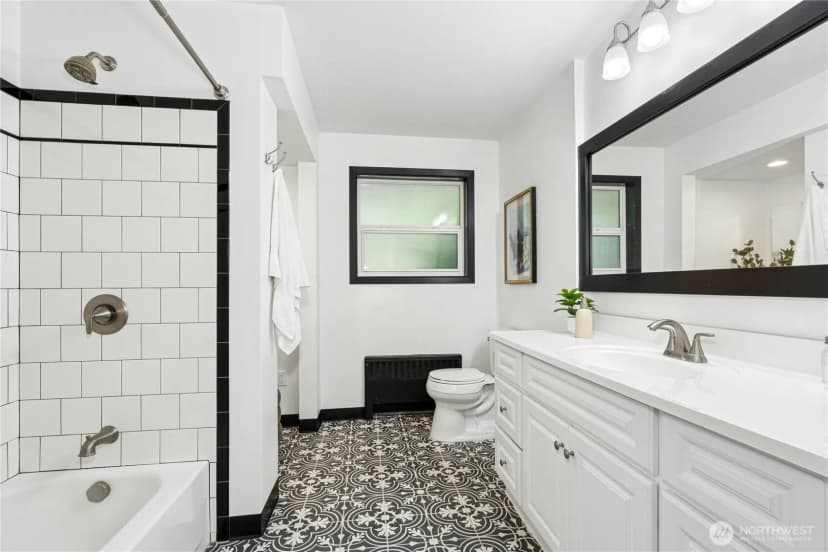 Property photo for 18411 40th Place Ne, Lake Forest Park photo 15