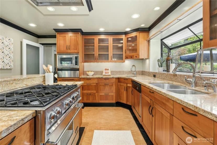 Property photo for 18411 40th Place Ne, Lake Forest Park photo 7
