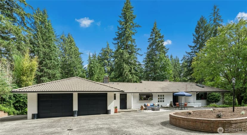 Property photo for 18411 40th Place Ne, Lake Forest Park photo 2