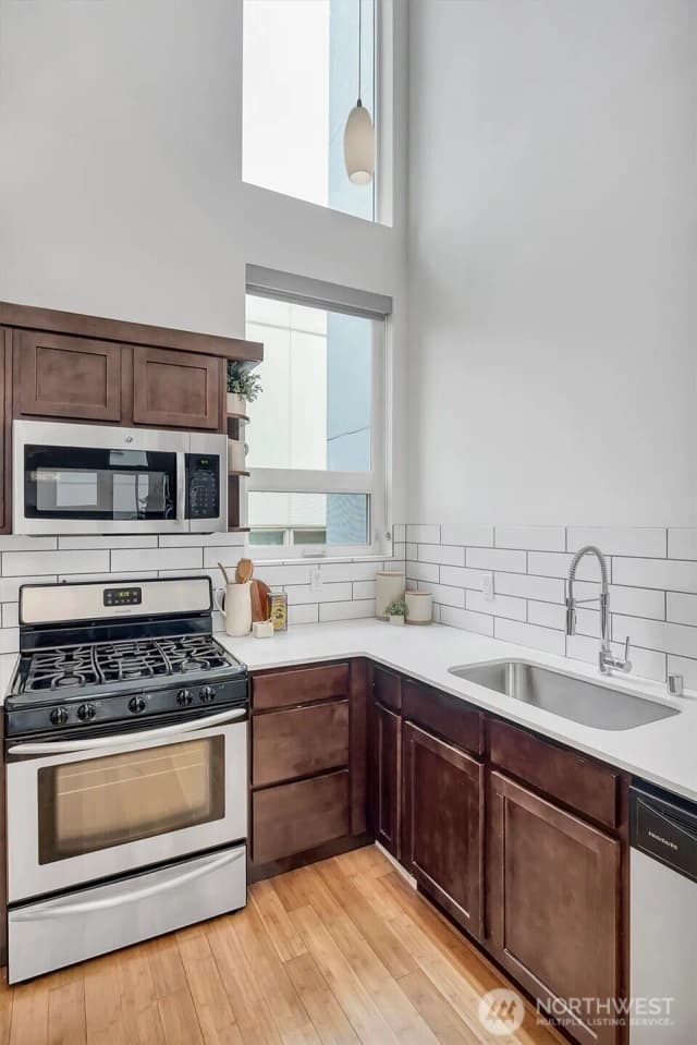 Property photo for 1915 25th Avenue S #unit D, Seattle photo 4