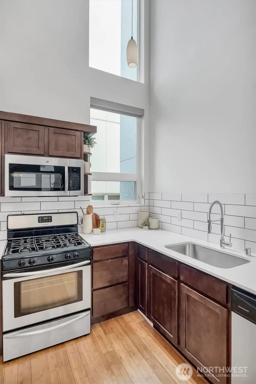 Property photo for 1915 25th Avenue S #unit D, Seattle photo 4