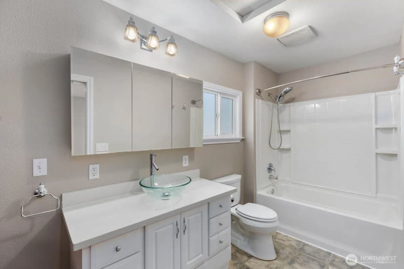 Property photo for 15507 56th Avenue W, Edmonds photo 10