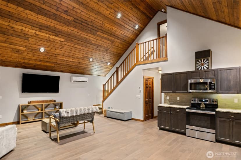 Property photo for 10 Rockberry Loop, Ronald photo 9