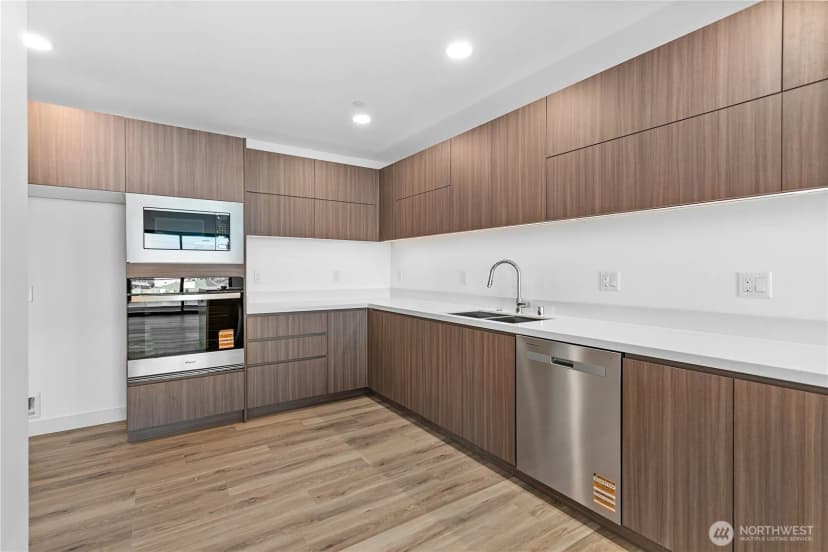 Property photo for 1019 Granary Avenue #304, Bellingham photo 7
