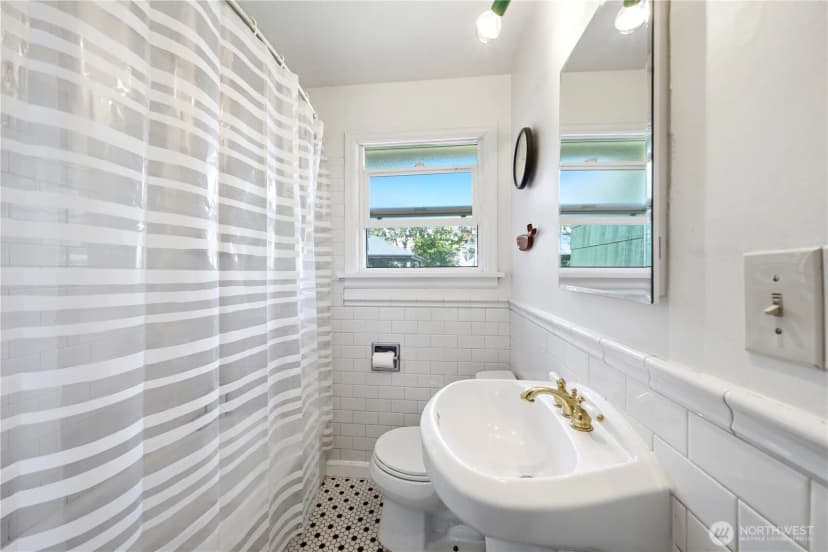 Property photo for 9223 21st Avenue Sw, Seattle photo 16