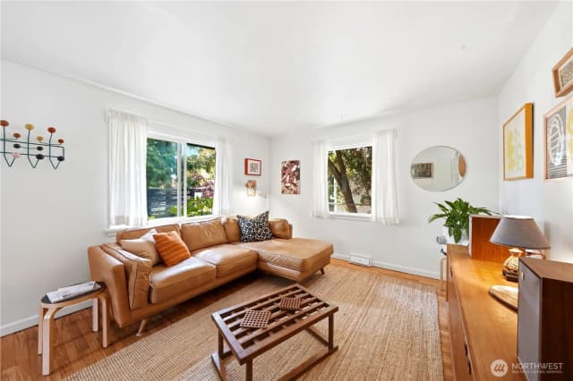 Property photo for 9223 21st Avenue Sw, Seattle photo 3