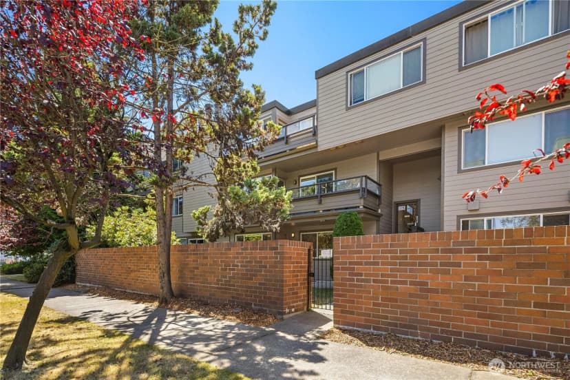 Property photo for 6055 35th Avenue Sw #107, Seattle photo 17