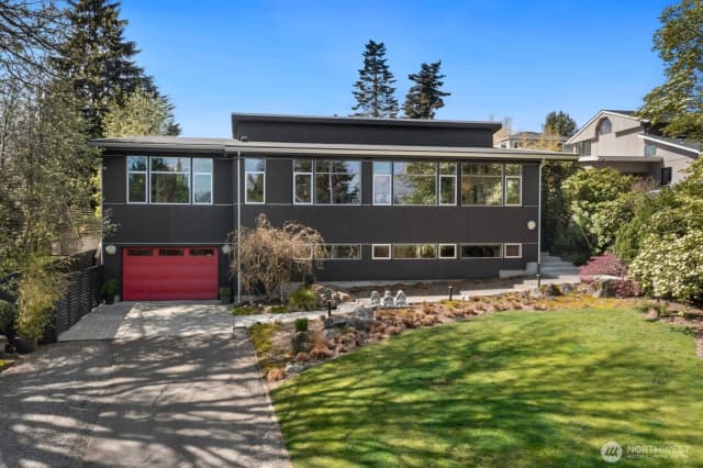 Property photo for 1549 Magnolia Way W, Seattle photo 2