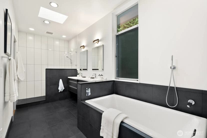 Property photo for 1549 Magnolia Way W, Seattle photo 23