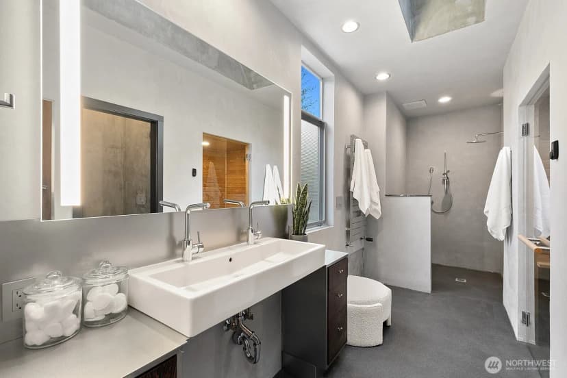 Property photo for 1549 Magnolia Way W, Seattle photo 20
