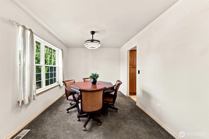 Property photo for 914 288th Street Ct E, Roy photo 9