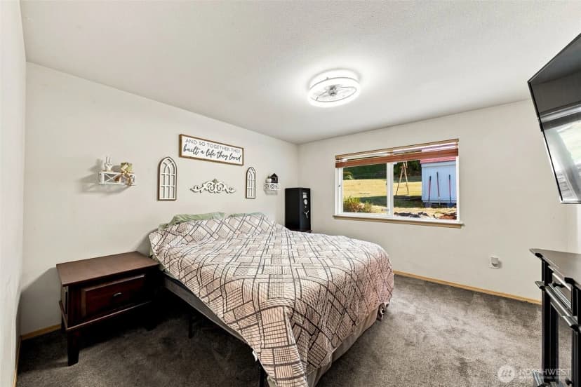 Property photo for 914 288th Street Ct E, Roy photo 10