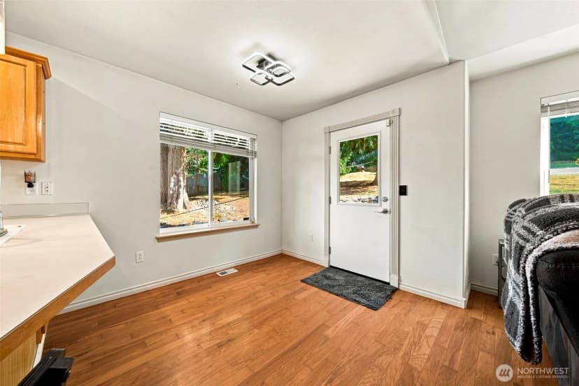 Property photo for 914 288th Street Ct E, Roy photo 8