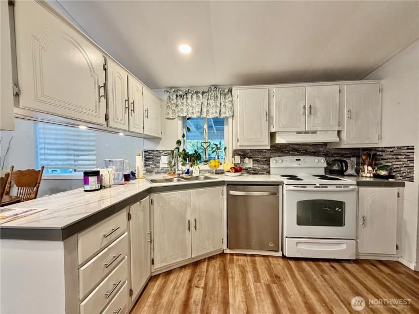 Property photo for 9065 Steele Creek Loop Ne, Bremerton photo 6