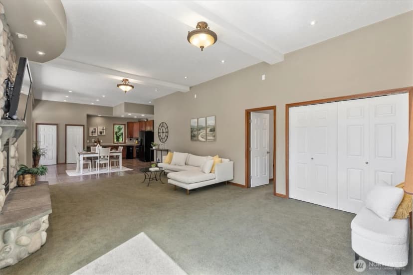 Property photo for 2109 Russell Road, Snohomish photo 12