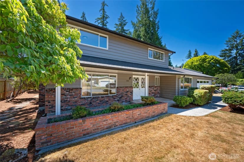 Property photo for 305 Nw 198th Street, Shoreline photo 2