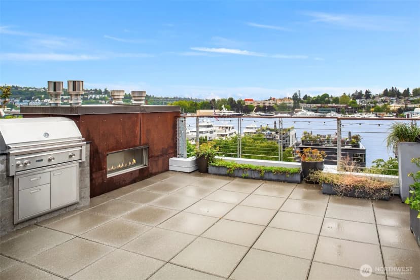 Property photo for 2834 Fairview Avenue E, Seattle photo 17