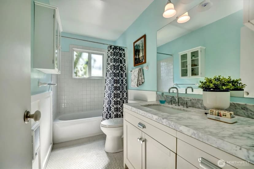Property photo for 2111 E John Street #204, Seattle photo 17