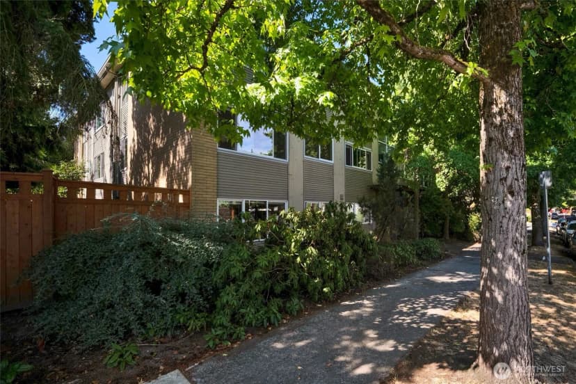 Property photo for 2111 E John Street #204, Seattle photo 33