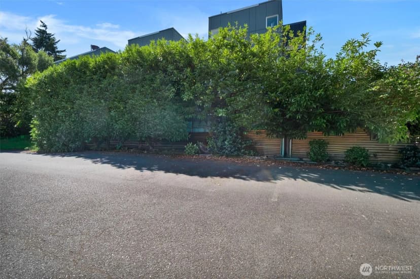 Property photo for 2111 E John Street #204, Seattle photo 30