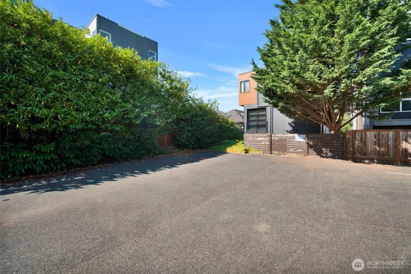 Property photo for 2111 E John Street #204, Seattle photo 32