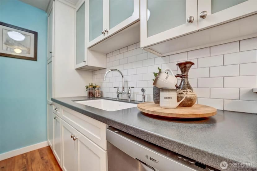 Property photo for 2111 E John Street #204, Seattle photo 9