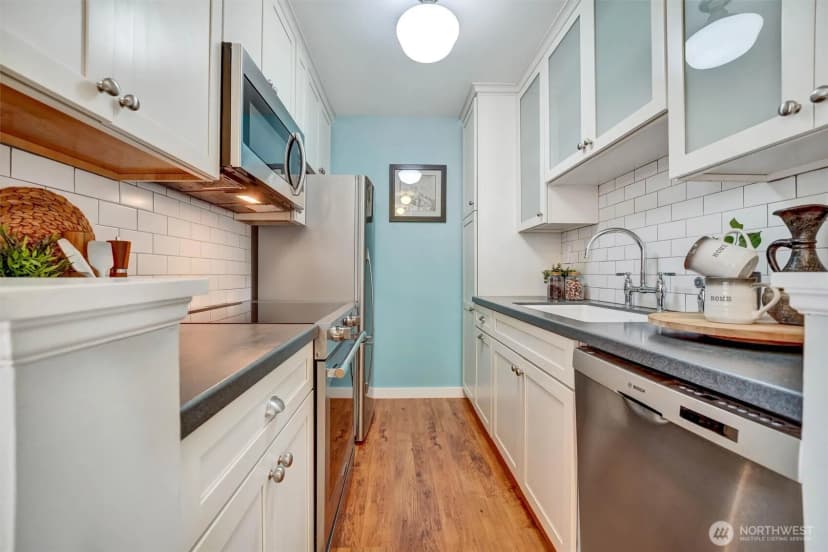 Property photo for 2111 E John Street #204, Seattle photo 8