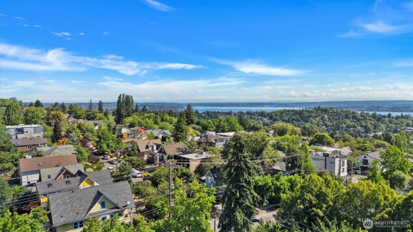 Property photo for 2111 E John Street #204, Seattle photo 34