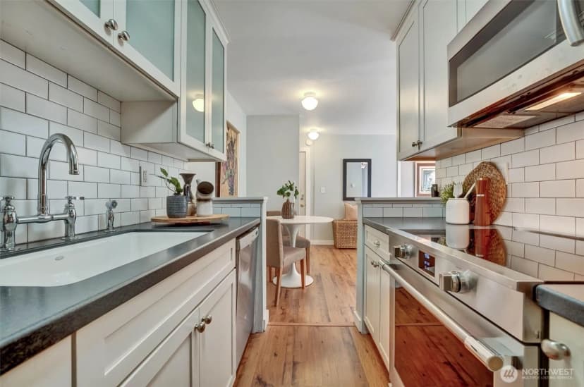 Property photo for 2111 E John Street #204, Seattle photo 11