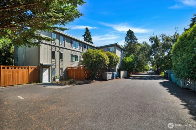 Property photo for 2111 E John Street #204, Seattle photo 31