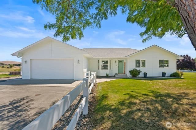 Property photo for 2291 Selah Loop Road, Selah