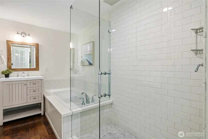 Property photo for 8245 Ne 8th Street, Medina photo 17