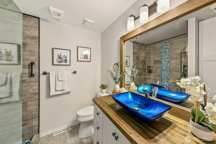 Property photo for 9901 Ne 124th Street #503, Kirkland photo 11