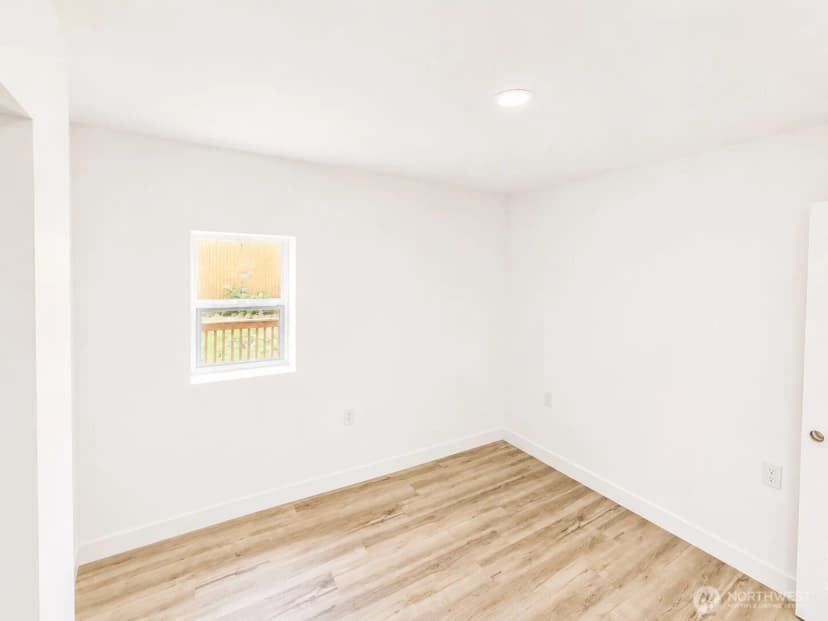 Property photo for 13055 33rd Avenue S, Tukwila photo 14