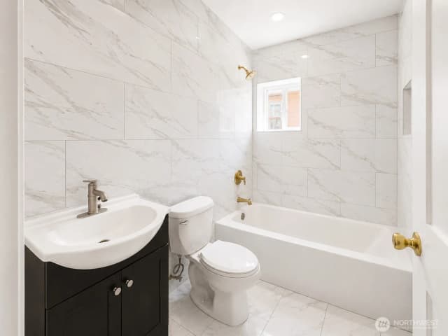Property photo for 13055 33rd Avenue S, Tukwila photo 3