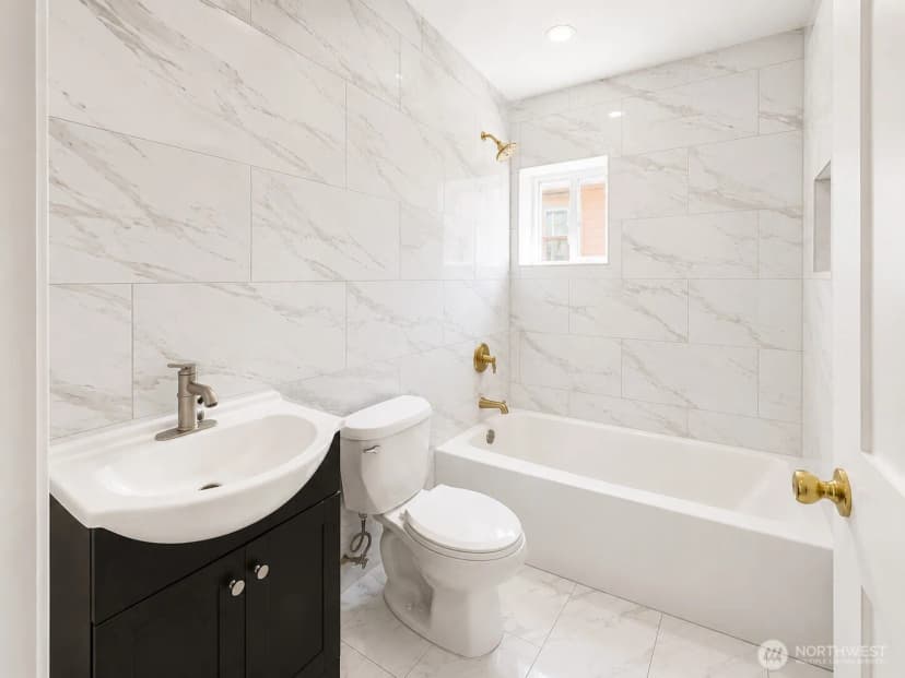 Property photo for 13055 33rd Avenue S, Tukwila photo 3